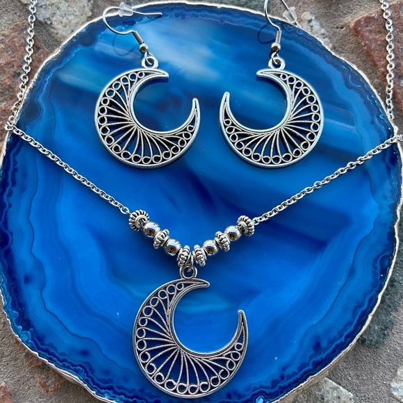 Crecent moon necklace and earrings . Silver boho set lunula moon design - Picture 4 of 13